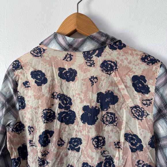 Cabi two pattern button down top Size Small - Picture 5 of 5